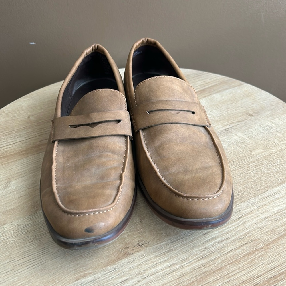 Men’s 9 Goodfellow leather dress loafers